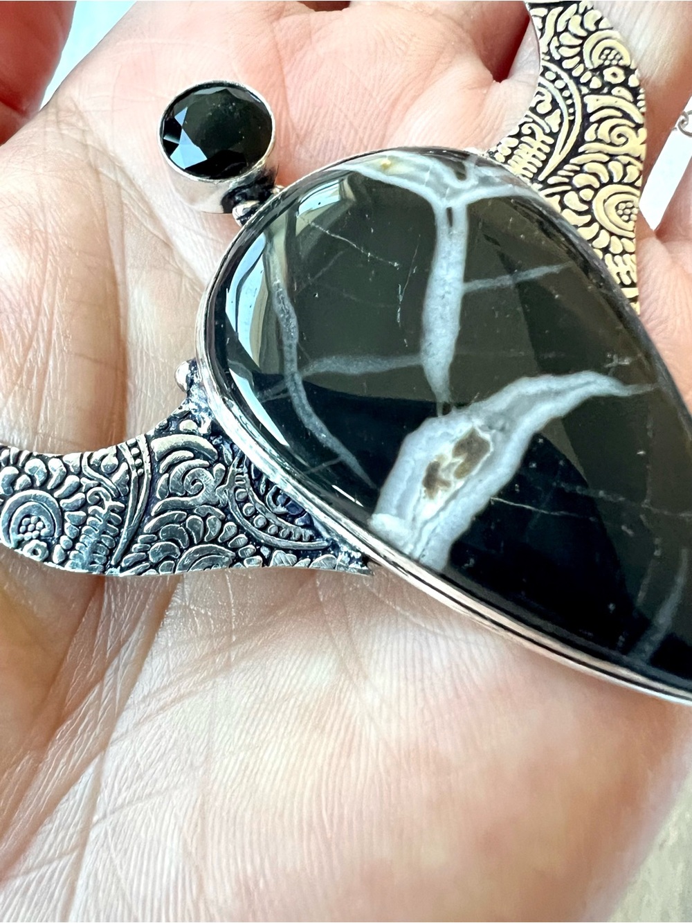 925 Ancient Black SEPTARIAN Quartz Crystal Embossed Necklace - Picture 7 of 9